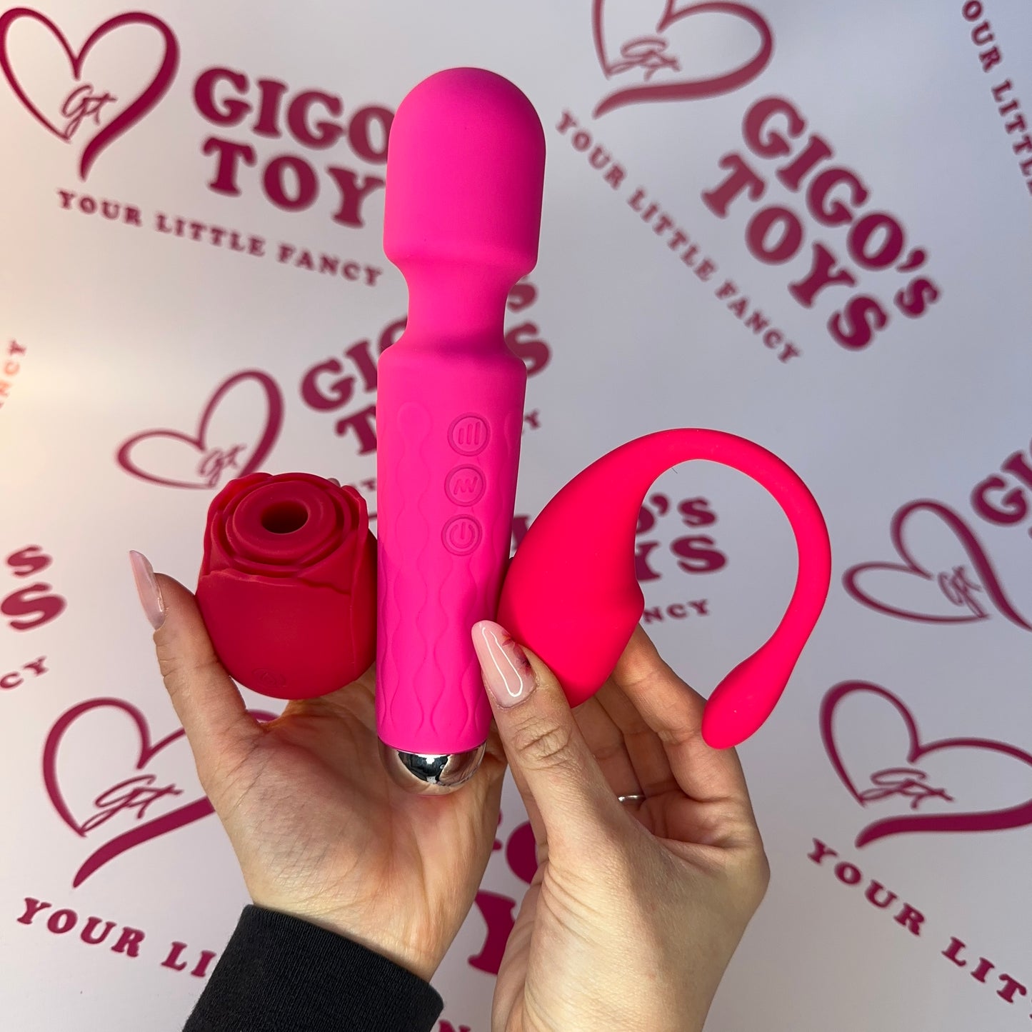 Combo Deluxe Vibrazioni e Piacere - Wand, Succhia Clitoride e Vibratore a Distanza